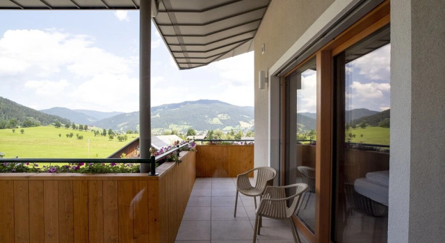 Семейный люкс с балконом Familienhotel Felsenhof