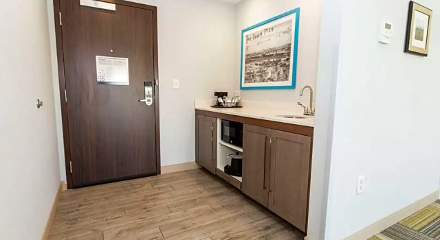 Люкс Hampton Inn & Suites Syracuse North Airport Area