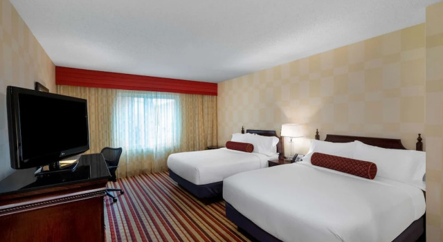 Четырёхместный номер Standard Wyndham Grand Oklahoma City Downtown