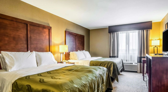 Четырёхместный номер Standard Quality Inn & Suites Salem near I-57