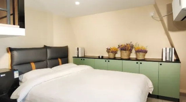 Четырёхместный люкс Meihekou Sunday Loft Apartment