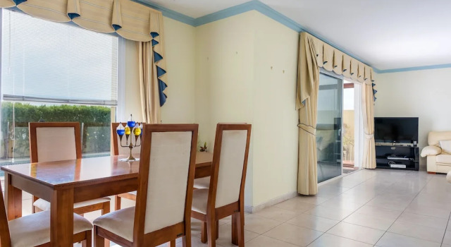 VILLA ALMENDRO! Bbq, HEATED Private Swimming Pool !, Book Villa Hotels in Tenerife with Parking, Parking