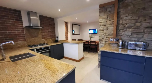 3 Bed Luxury Cottage With Private Hot Tub
