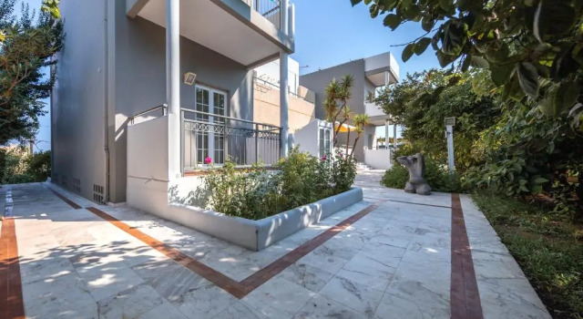 Трёхместный номер Standard с видом на сад Manias Hotel Apartments