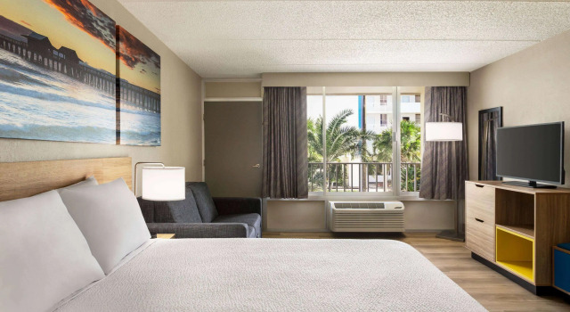 Days Inn - Cocoa Beach, Rezerwuj Mini-hotel Cape Canaveral Space Coast