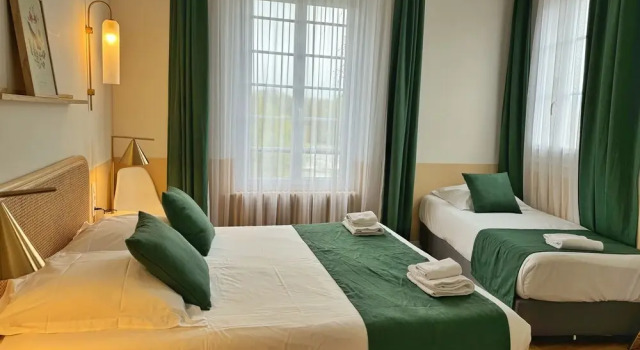 Трёхместный номер Standard Grand Hôtel Saint-Aignan