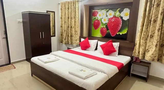 Hotel High Five, Varaa Hotelli Hotellit New Delhi uima-altaalla, Uima-allas