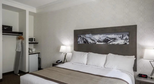 Номер Standard Ramada by Wyndham Revelstoke