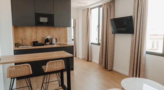 esZentrico Suites & Rooftop bar, Забронировать Апарт-отель Отели Херес-де-ла-Фронтера 3 звезды, рядом с Площадь Мамелон, 3*