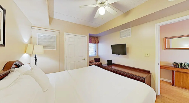 New Listing! Lovely River-view W/ Balcony 1 Bedroom Condo
