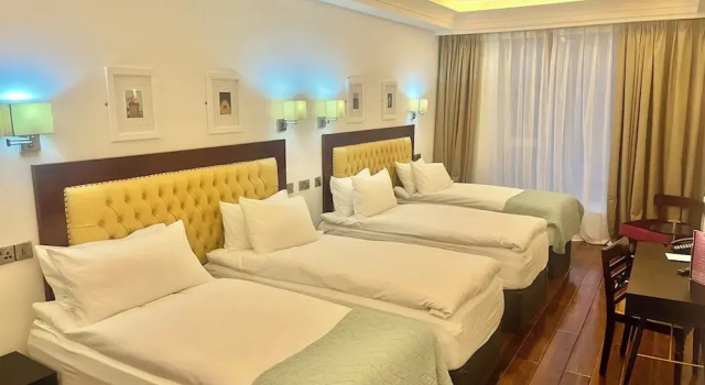 Четырёхместный номер Deluxe The Talbot Hotel