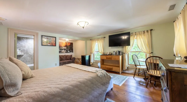 Трёхместный номер Standard с балконом Bliss Point Farm and B&B