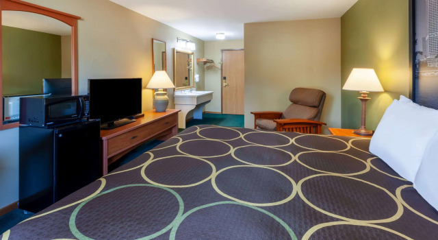 Super 8 by Wyndham Berlin WI, Rezervați Hotel Berlin Wisconsin