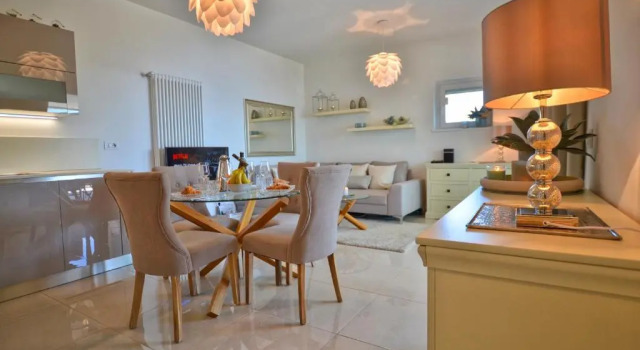 Felice sul Lago 2-Bedroom Lakeview Apartment, Book Apartment Hotels in Como with a Pool, Swimming Pool