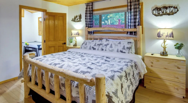 Big Bear Lake Retreat w/ Game Room: 1 Mi to Slopes, Забронировать Дом для отпуска Виллы Биг-Бэр-Лейк, рядом с Chair 5, Вилла