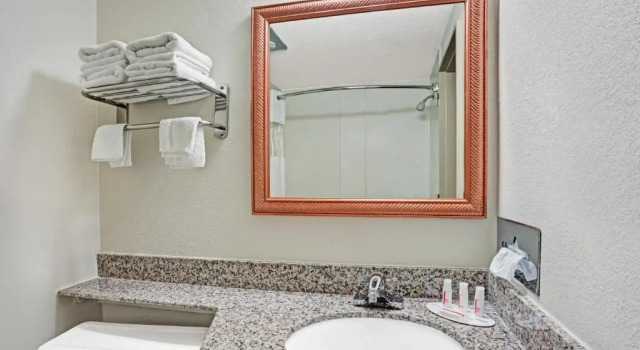 Номер Standard Travelodge by Wyndham Iowa City