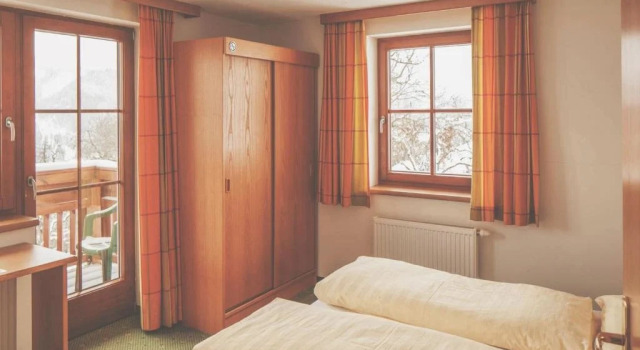 VOM REITER, Ferienwohnung am Bauernhof mit Bergblick und privater Infrarotkabine, Inkl Sommercard und Spielplatz, Book Hotel Hotels in Obere Klaus with Parking, Parking