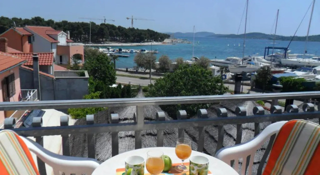 Студия Apartments & Room Marina View