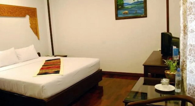 Standaard Tweepersoonskamer Sengtawan Riverside Hotel