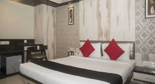 Capital O 661 Hotel Regal Inn