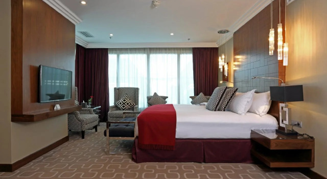 Crowne Plaza Hotel Riyadh Minhal, Varaa Hotelli Hotellit Riyadh Region aamiaisella, Aamiainen