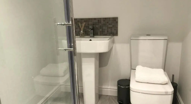 Work & Leisure - 10min into the city! FREE Parking included! Long stays welcome