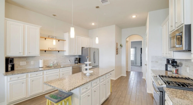Коттедж с 3 комнатами Bay-view La Porte Home Rental: Steps to Beach!