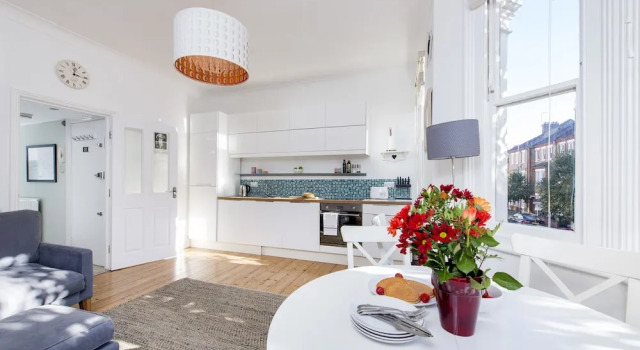 Stunning 2BR Victorian Flat In Vauxhall, Забронировать Отель Отели Лондона 3 звезды, рядом с Крикетный стадион «Овал», 3*