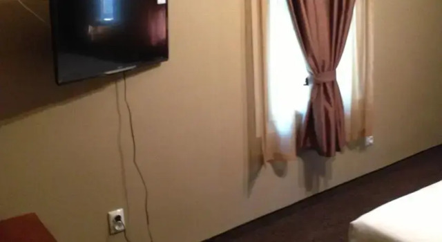 The House Guest House, Забронировать Гостевой дом Отели Варны с парковкой, рядом с Комплекс Приморский, Парковка