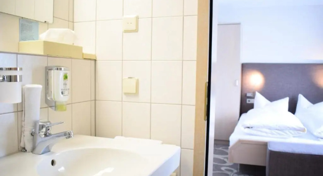 Двухместный номер Standard с балконом Castell Hotel & Restaurant