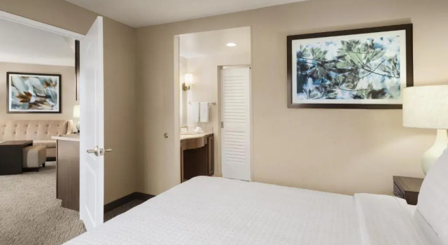 Номер Standard Homewood Suites by Hilton La Quinta