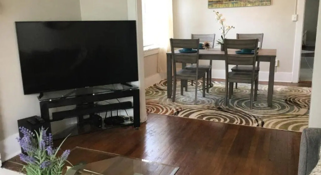 Cherry Street Vintage Apartment-Free Parking!, Book Lejlighed Tulsa Oklahoma, nær Gathering Place