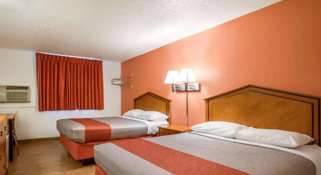 Четырёхместный номер Standard Motel 6-Albert Lea, MN
