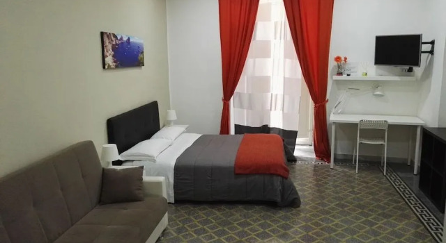 Cavour Rooms, Забронировать Отель Отели Неаполя с завтраком, рядом с Кафедральный собор Неаполя, Завтраки