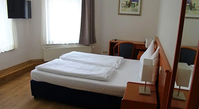 Stadt-Gut-Hotel Zum Rathaus, Забронировать Отель Оберхаузен Ruhr area, рядом с Многофункциональная крытая арена König-Pilsener-Arena