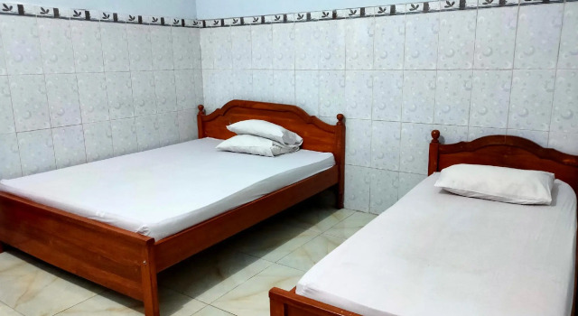 Hotel Keluarga Mekar Jaya Syariah Near UNS Solo, Boek Hotel Karanganyar Central Java