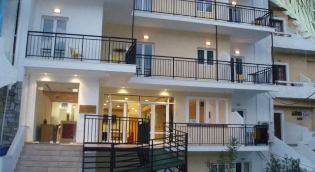 Haris Apartments