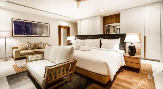 Кровать в общем номере с 6 комнатами Villa Amarapura
