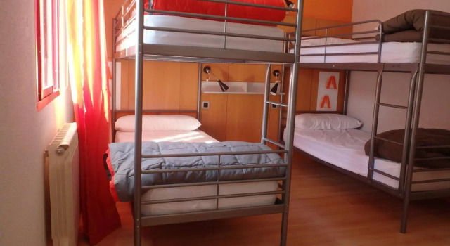 Hostel Burgos, Забронировать Хостел Отели Бургос с парковкой, рядом с Монастырь Св. Клары, Парковка