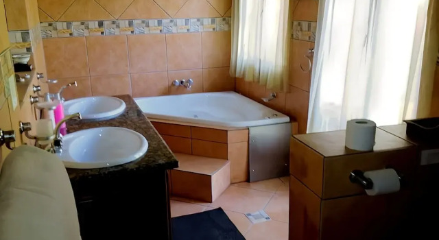 Номер Luxury La Montagne Guest Lodge