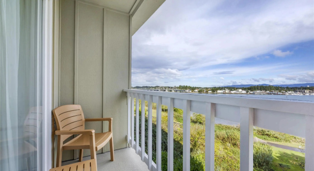 Двухместный номер Standard с балконом и с видом на реку Best Western Pier Point Inn
