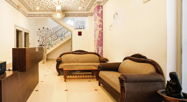 OYO 65920 Hotel Shree Daulatgarh, Забронировать Отель Отели штата Раджастхана с парковкой, Парковка
