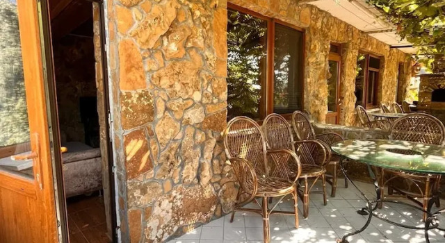 Коттедж с 2 комнатами с балконом Gokceada Uysallar Köy Evi