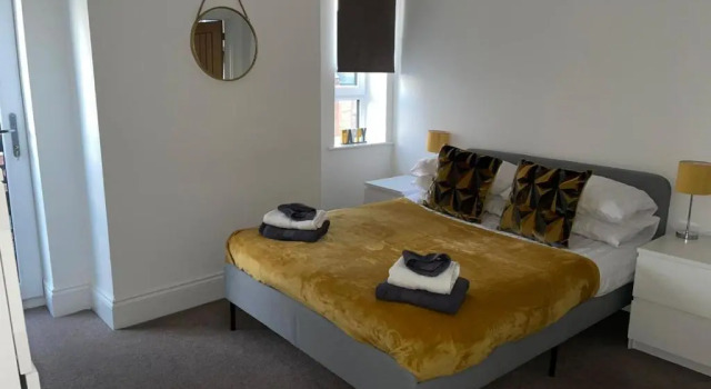City Centre Duplex Sleeps 4 H9
