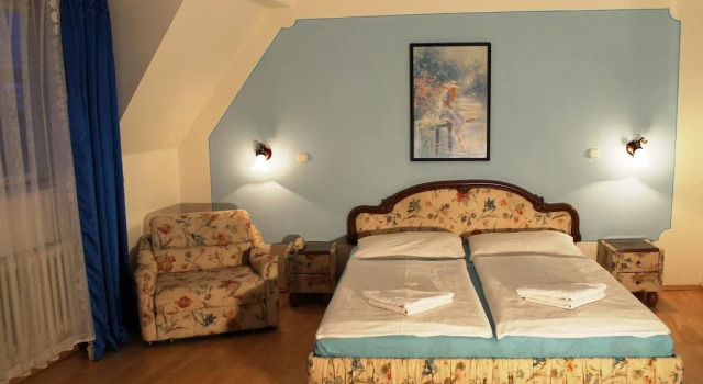 Hotel Trumf, Rezerwuj Hotel Hotele w Central Bohemia z parkingiem, Parking