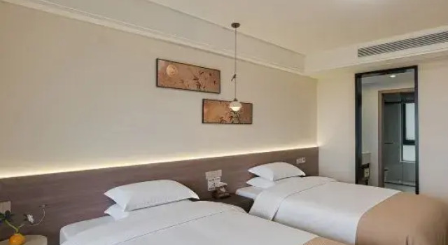 Семейный люкс с балконом и с видом на море Xiangshan Tonghuali Homestay (Hepu Dasha)