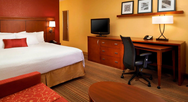 Двухместный номер Standard Courtyard by Marriott Louisville East