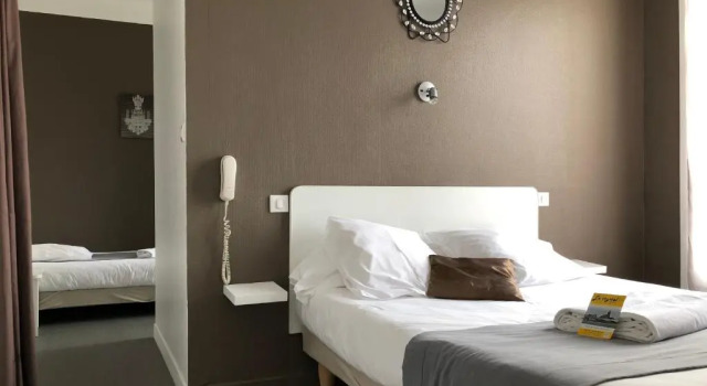 Четырёхместный номер Standard Crystal Hotel