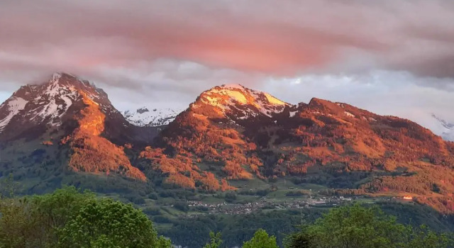 Апартаменты Large Apartment 8beds great for family and friends, Mountain View