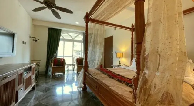Двухместная вилла с видом на бассейн Swan Lake Villa Resort